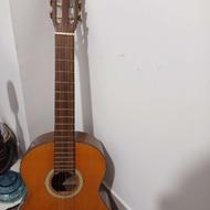 گیتار بسیار زیبا و با صدا رسا