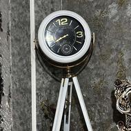 ساعت ایستاده