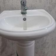 روشویی با شیرآلات