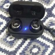 هندزفری جی بی ال اصل که تحفه اورده از آلمان استفاده نمیکنم