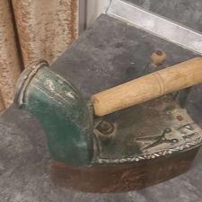 اتو زغالی قدیمی