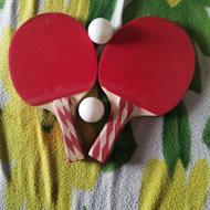 دو عدد راکت همراه با توپ