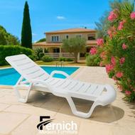 تخت کنار استخری آوانگارد ترکیه