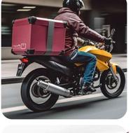 جذب پیک موتوری و ماشین برای پخش مرسوله پستی