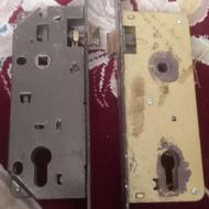 دو عدد قفل در