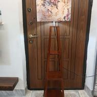 آباژور ایستاده