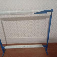 یک عدد دار قالی مقداری ابریشم و مقداری نخ مرینوس بافت تابلو