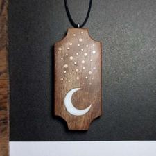گردنبند شب پر ستاره معرق(چوب گردو،استخوان شتر و مس)