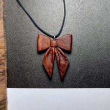 گردنبند پاپیون دستساز از چوب عناب