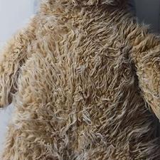 یک عروسک خرس بزرگ