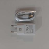 شارژر تایپ B سامسونگ از جعبه گوشی خارج شده