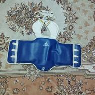 هوگوی سایز 2 آدیداس تخفیف دارد.