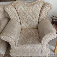 مبل 7 نفره راحتی همراه با میز عسلی