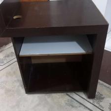 یک میز کار و یک پاتختی 2کشو جفت باهم. از جنس ملامین و ام ..