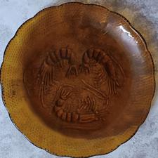 بشقاب میوه خوری عسلی رنگ، میگویی و زنگوله ای قدیمی کمیاب