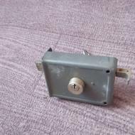 قفل دره حیاط