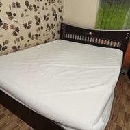 تخت دونفره با تشک و پاتختی