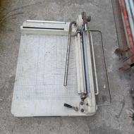 یک دستگاه کاتر