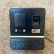 دستگاه حضور و غیاب