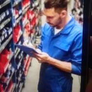 کارگر ساده آقا جوان جهت بسته بندی در انبار قطعات یدکی