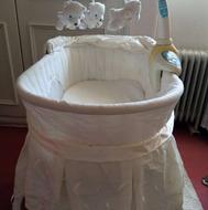 تخت کنار مادری خارجی