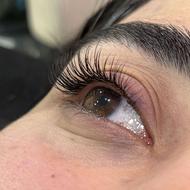 نیازمند مدل اکستنشن مژه