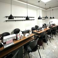 اجاره میز و صندلی به ناخنکار در سالن تخصصی ناخن