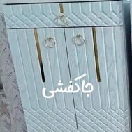 جاکفشی ومیز تلویزیون