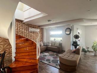 اکازیون واحد 230 متری پنت هوس با 90 متر روف مجهز