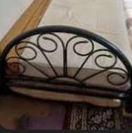 خریدار. تخت