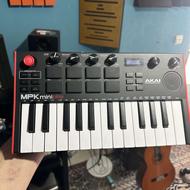 میدی کنترلر اکایی مینی پلی akai mini play