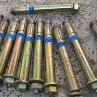 تعداد 96 عدد رول بولت صنعتی فوق سنگین 12 با طول 15 و 10 سانت