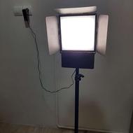 نور ثابت ال ای دی