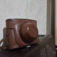 یک عدد دوربین عکسی خیلی قدیمی