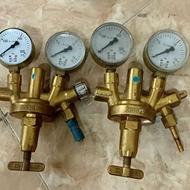 دوعدد مانومتر و یک عدد سرپیک