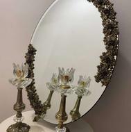 آینه و شمعدان فلزی