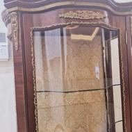 بوفه ویترین کاملا سالم بدون زدگی پایینش نقاشی