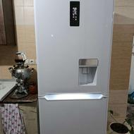 یخچال و فریزر هیمالیا 1 ماهه خریدم 3سال گارانتی دارد