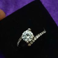 انگشتر نقره زنانه با آبکاری طلا سفید بانگین الماس باسختی10