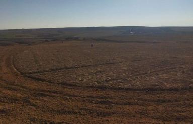 3/5هکتار زمین حاشیه جاده