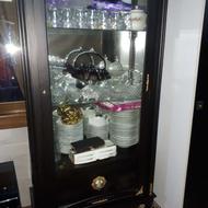 کمد شیشه ایی