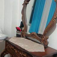 میز آرایش همراه آینه