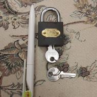 قفل برای درب انباری یا جعبه ابزار و غیره