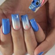 کاشت ناخن و انجام مانیکور و پیکور