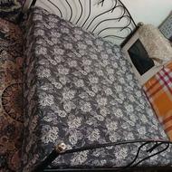 تخت دو نفره با تشک کاملا سالم به فروش میرسد به علت جابجایی