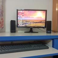 کامپیوتر به همراه تمام وسایل