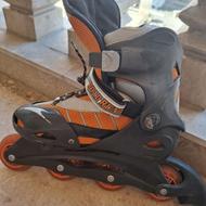 کفش اسکیت با کلاه و تجهیزات