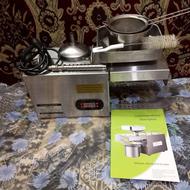 دستگاه روغن گیری از دانه های روغنی. .جنس ژاپنی مونتاژ ویتنام