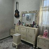 میز آرایش و صندلی و 2 پاتختی