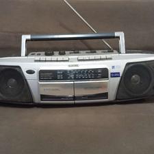 رادیو ضبط قدیمی آیوا